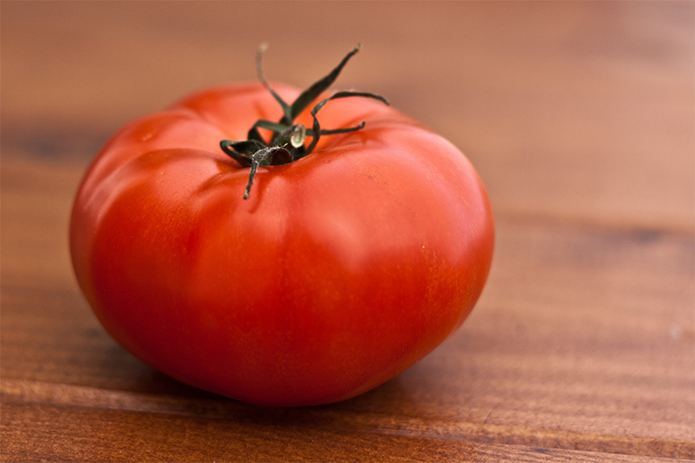 丸ごとトマト1個の画像